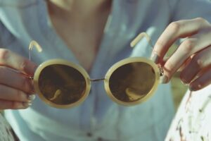 Slow fashion per riscoprire qualità, sostenibilità e supportare l’artigianalità