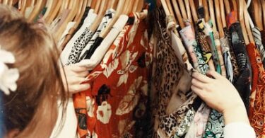 Slow fashion per riscoprire qualità, sostenibilità e supportare l’artigianalità